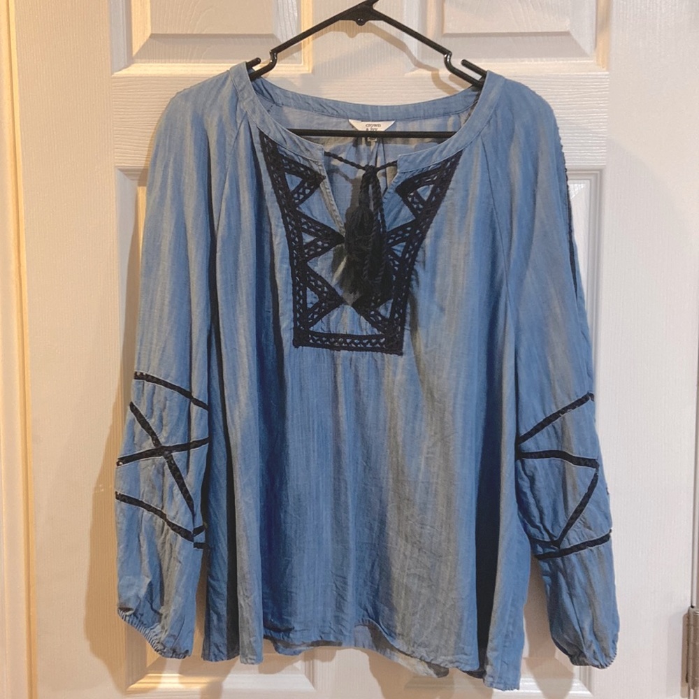 Crown and Ivy Peasant Top